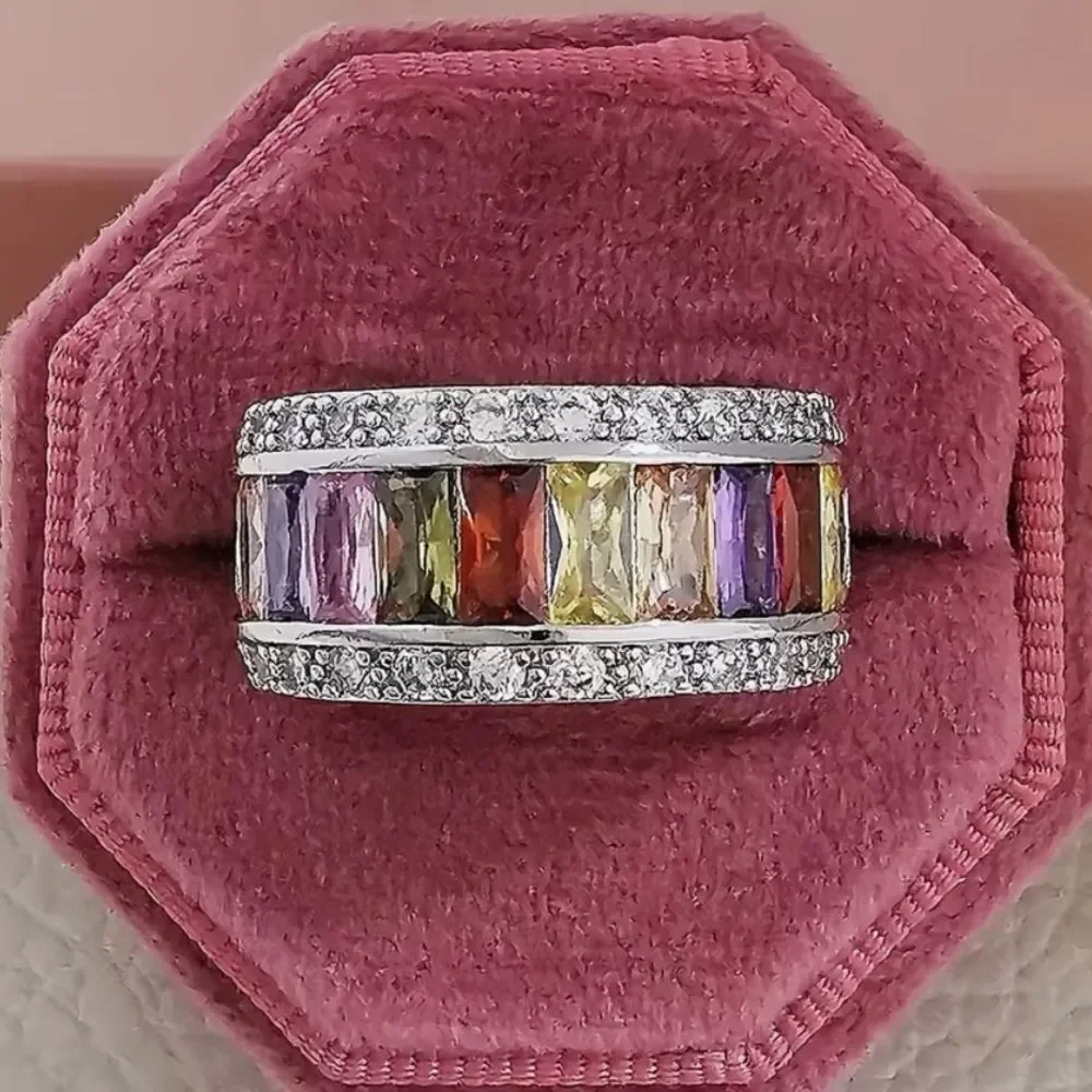 🩷 Stunning New ring with bands of colored crystals & rhinestones size 7 & 8 🩷